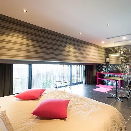 Den Berg Hotel 4*